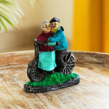 ExclusiveLane Old Italian Couple Showpiece (6.9" x 3.1" x 7.5")